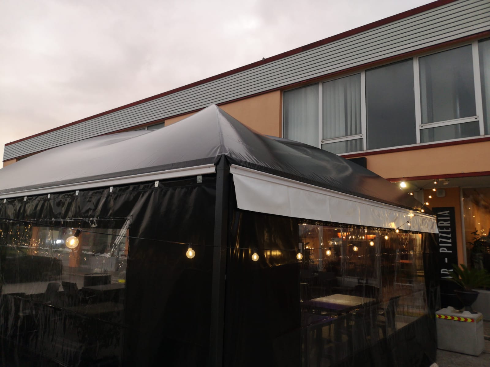 Pizzeria Blanch and White Cassacco 4